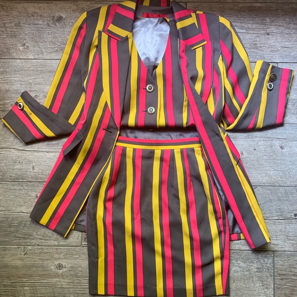 Vintage Dresses & Skirts - Vintage 3 Piece Petite Suit Set